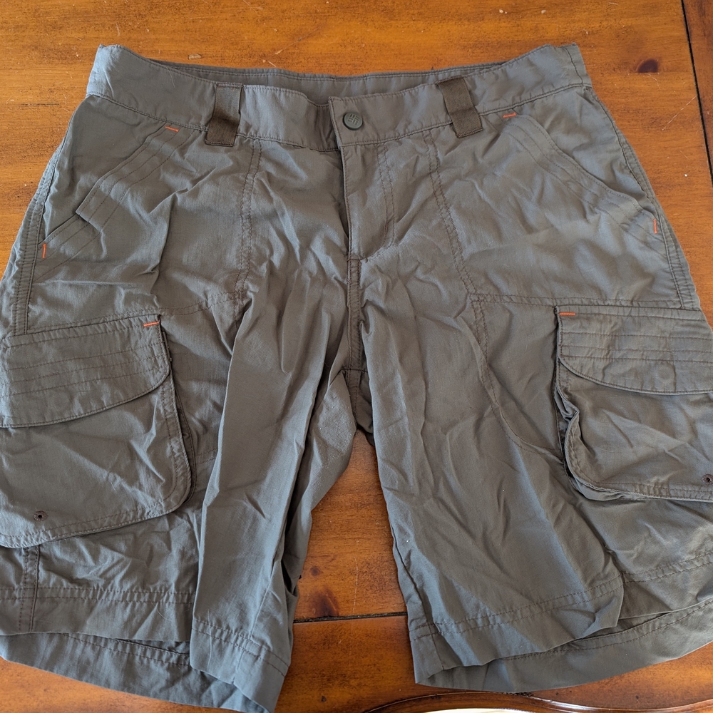 Columbia Woman's Olive Cargo Shorts - Dark Olive Utility